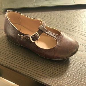 Pampanatas brown t strap size 24